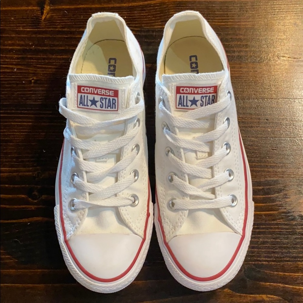 LIKE NEW low top converse
